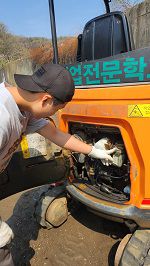 25 조경 일반고 굴착기 작업