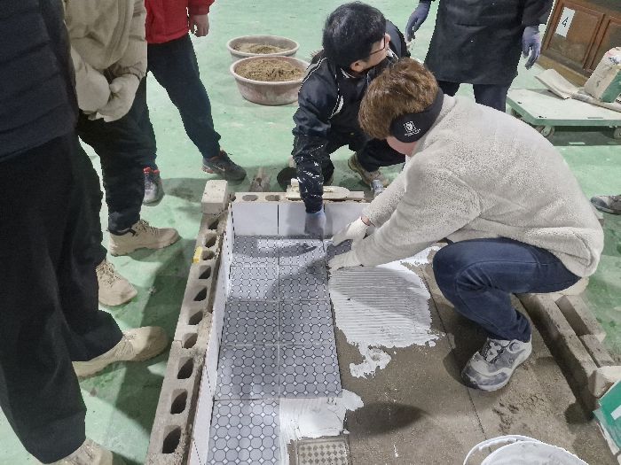 화장실 바닥타일 시공